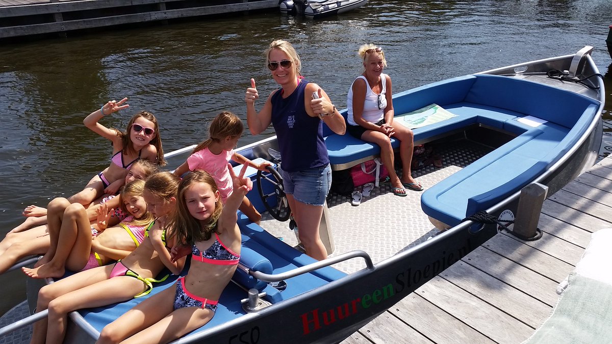 Dit is waarom mensen bij ons een fluistersloep huren. Lekker stil, kussens, zwemtrap, anker, frisse lucht #duurzaam. Dat smaakt naar meer!