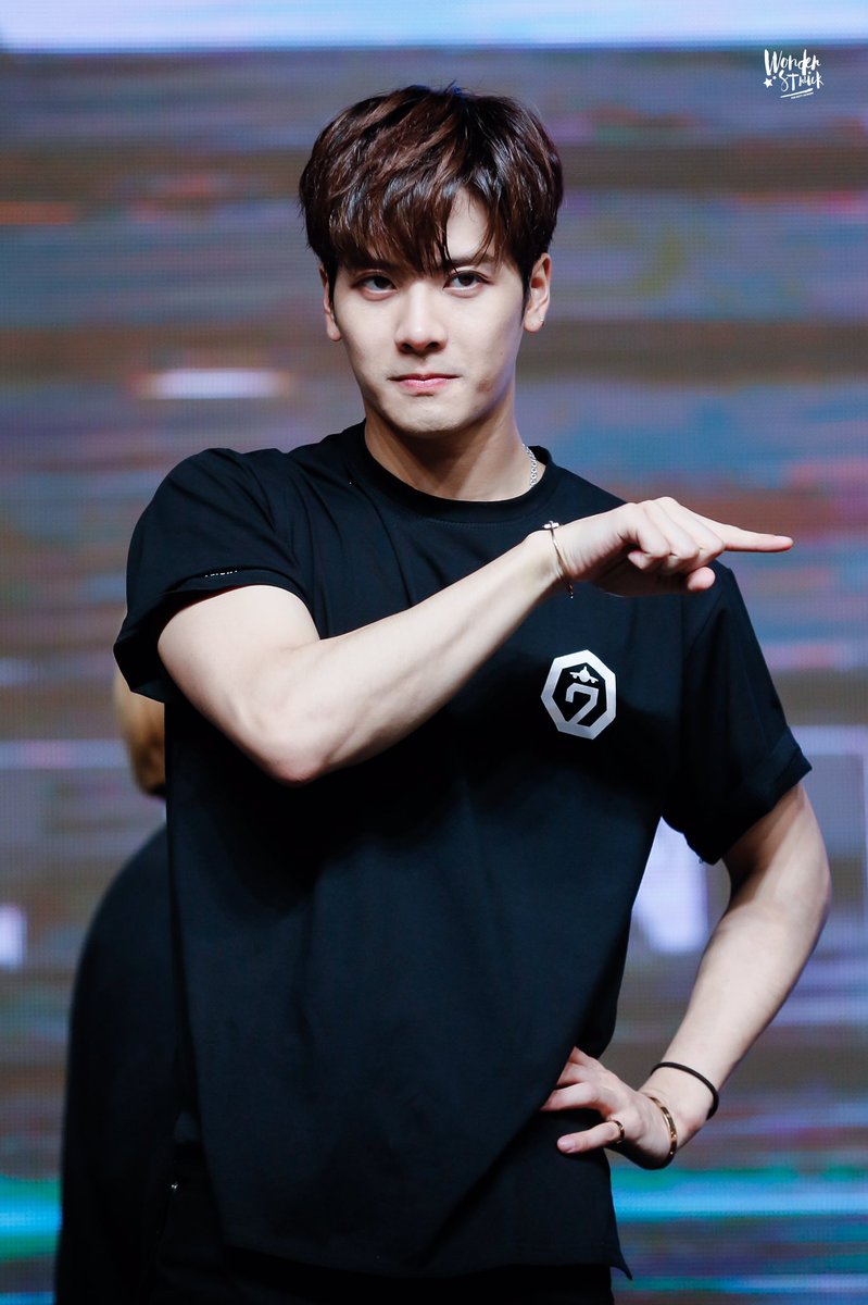 wonderstruck328's tweet photo. 170420 Sydney FM
「王」👑
#GOT7 #JacksonWang #갓세븐 #잭슨 #王嘉爾 #王嘉尔 https://t.co/o29sM8fqna