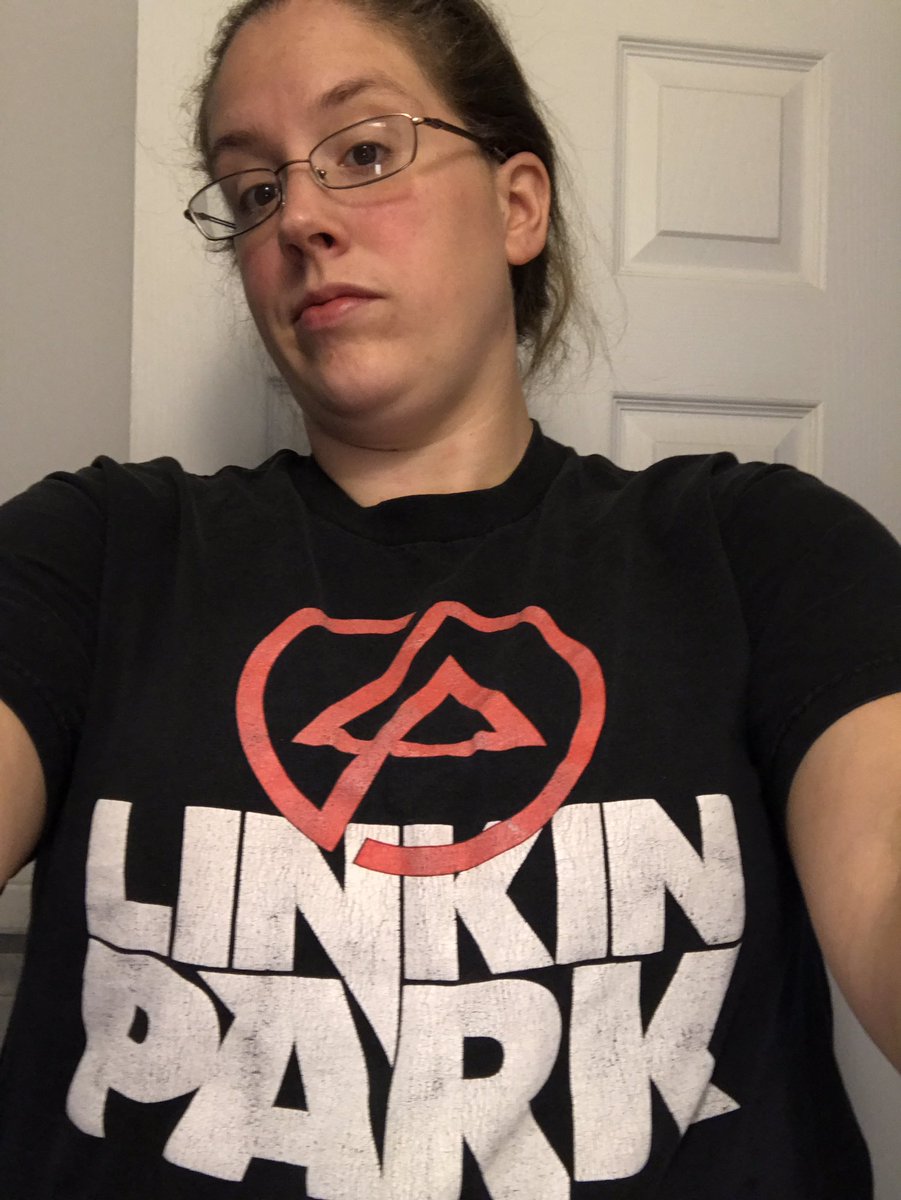 Gertiemay3's tweet photo. It's a @linkinpark shirt kind of day today. #projectrevolutiontour @ChesterBe https://t.co/tCw4UAGGfc