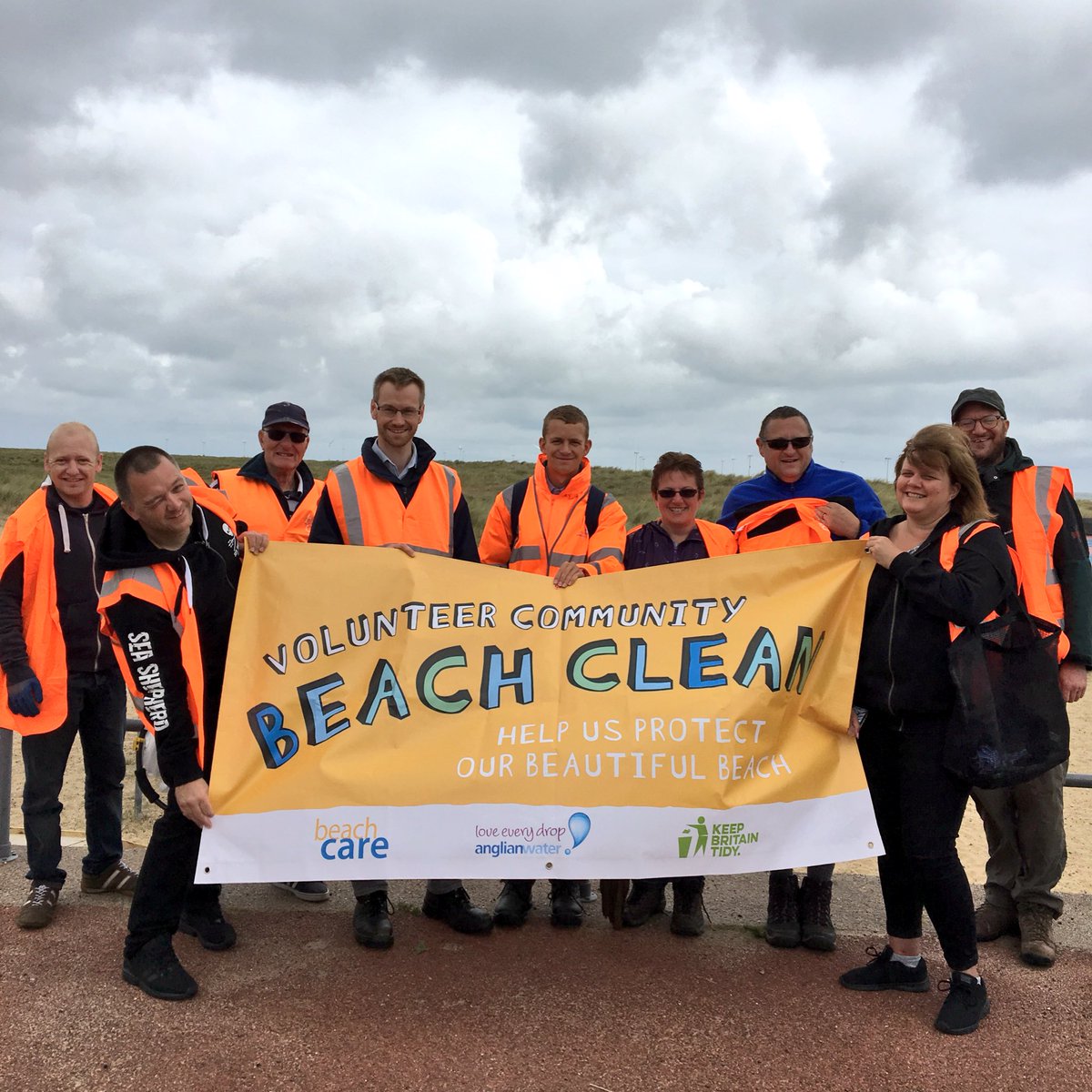 River_Care's tweet photo. Great #beachclean in Great Yarmouth today at North Denes Dunes! Thanks @MunchiesGy for the much needed tea &amp; coffee 👏🏻 #BeachHero 😊 https://t.co/f2VlR20eZG