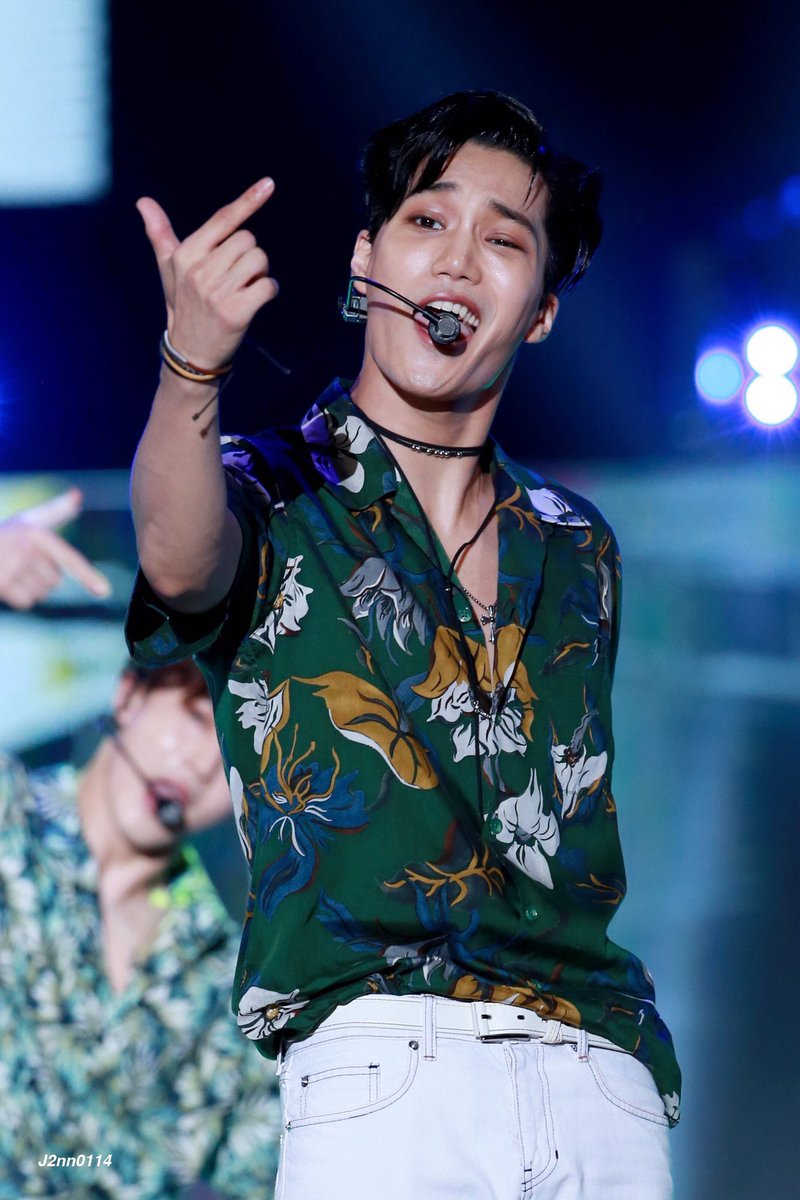 kaipics's tweet photo. he knows he looks good https://t.co/4hogQy49Yx