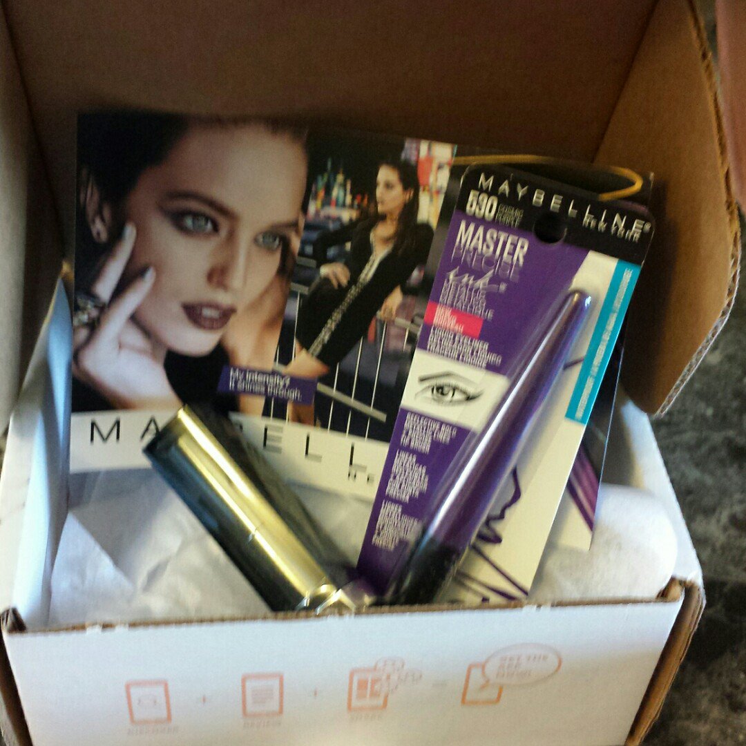 EllieBethuniqe's tweet photo. received this box in the mail free from influenster for review purposes. #maybellinevoxbox @Influenster https://t.co/HnLiSagHCZ