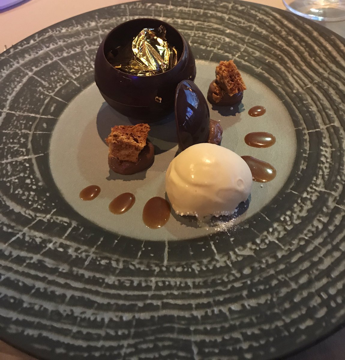 Hatha1234's tweet photo. #amazing #puddings #jersey @TheRoyalYacht amazing food in Jersey https://t.co/sOFDrA2Cb8