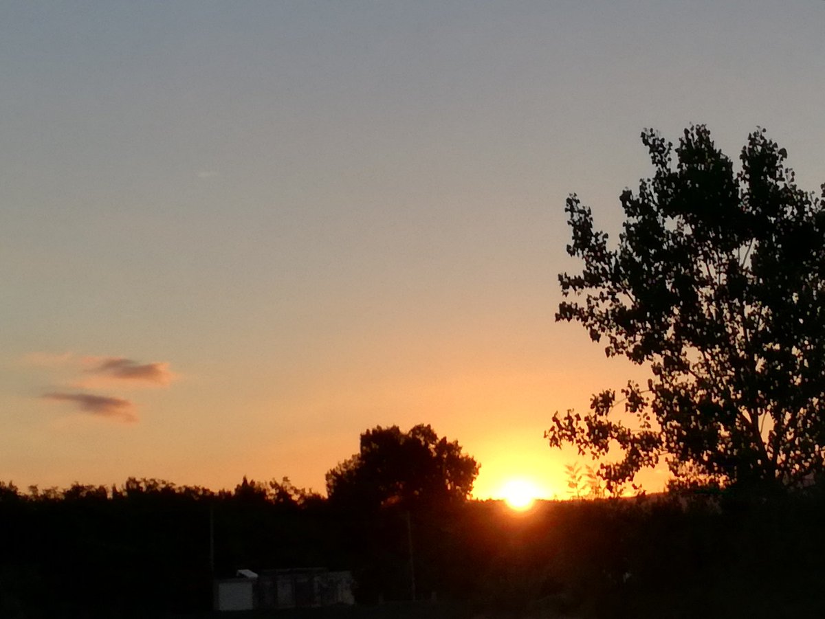 paquisoldado's tweet photo. Detalls de #lalbada d'avui  #Tona @MeteoMoia @SoniaPapell @ARAmeteo @meteocat #324eltemps @AlfredRPico @MeteoMauri @ElTiempoes #maiéstard https://t.co/IxXlVMZ83b