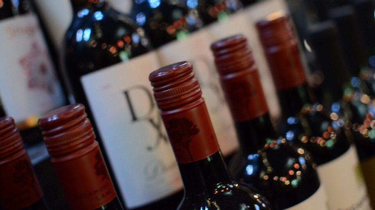 Claddagh_CBus's tweet photo. Happy #nationalwineandcheeseday! House Wines are $4 during Happy Hour and apps, like our Wisconsin Cheese Curds, are half price! 🍷🧀 https://t.co/vA1QKTgitc