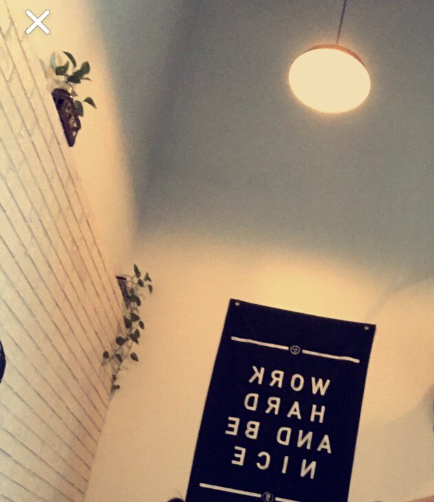 Kerri_Qunell's tweet photo. solid advice in the form of coffee shop signage #backwardswords https://t.co/Bi6ZGWPhdF