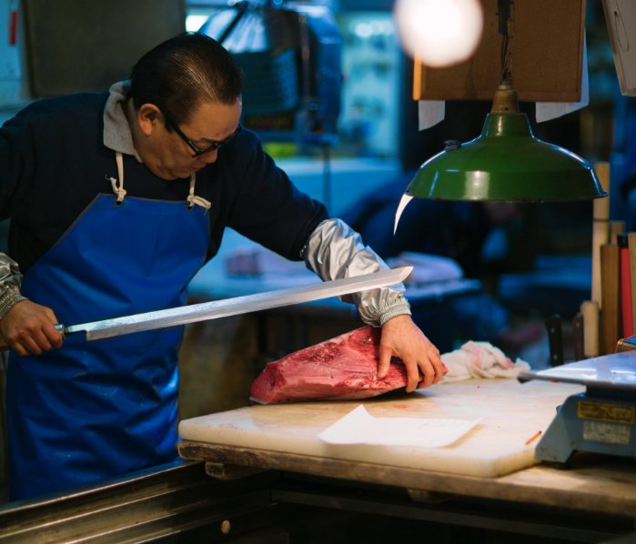 Eater's tweet photo. 16 years and ¥600 billion since the decision to relocate, the fate of Tokyo's Tsukiji market is still up in the air https://t.co/Nd5sB0xRJJ https://t.co/qoTxiHCIsS