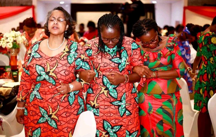 BidemiMarkMordi's tweet photo. A 3 fold chord is not easily broken! #10thROTH #ROTH2017 #RunWomanRun #SistaPower Cc @inyangs @savouryqueen https://t.co/fJ21HVrAIC