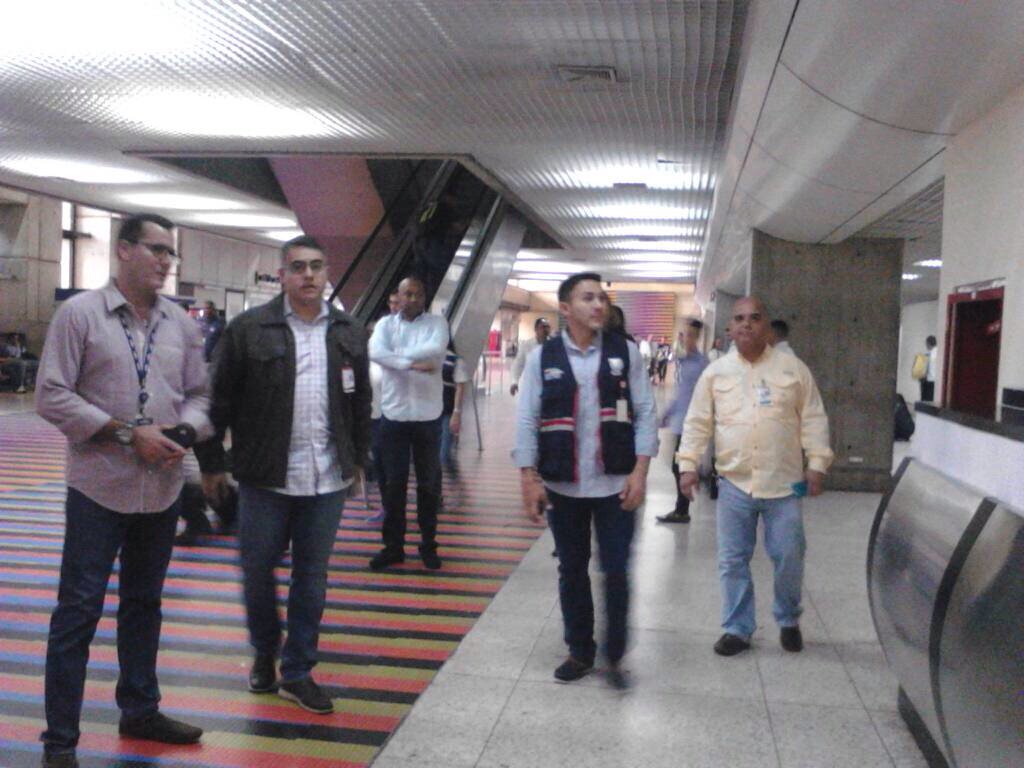 AeropostalVE's tweet photo. #EstaTarde Durante la inauguración del nuevo logro #INAC #MPPPT en @svmi presidente de Aeropostal @elegaspi01 presente https://t.co/D4Ph1iaOam