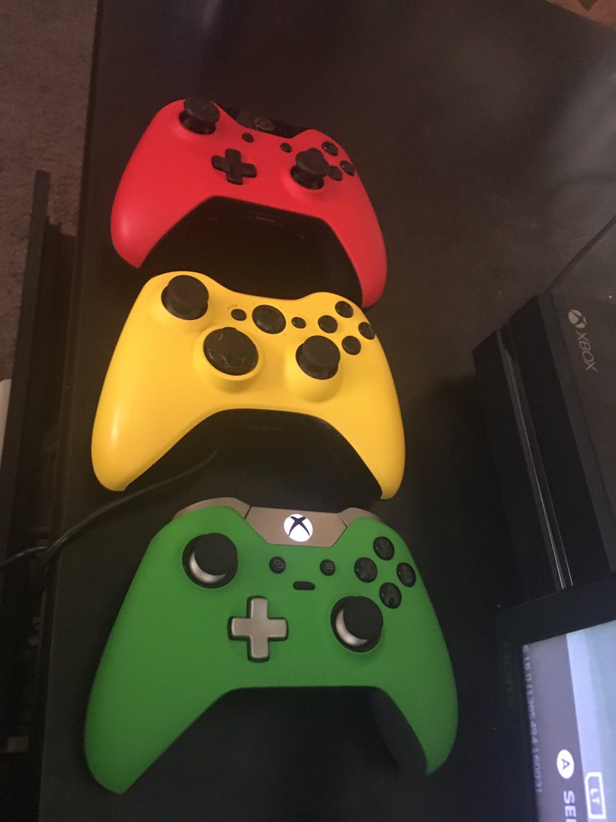 ChosenKoolaid's tweet photo. @ScufGaming Just got my 3rd scuf. How's the collection? https://t.co/mfnTNEiald