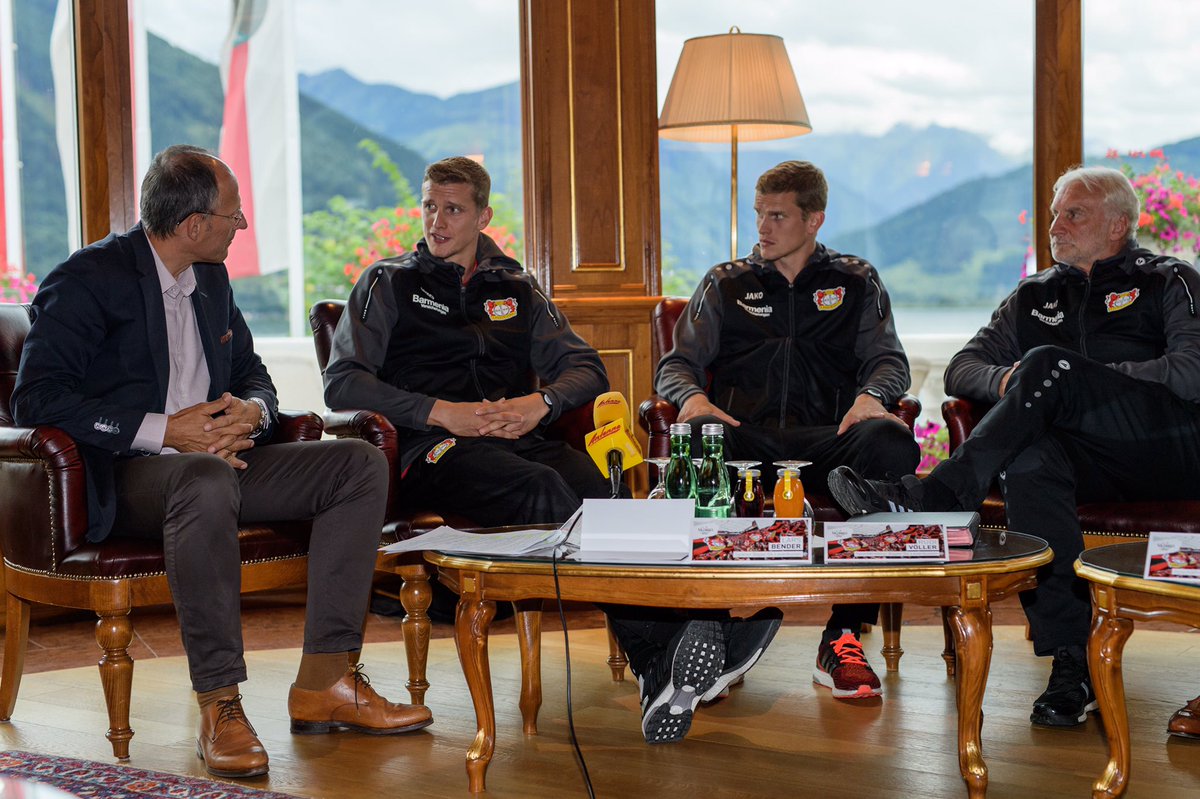 bayer04fussball's tweet photo. 😃😃 Die #Benders
#B04inAustria 🇦🇹 https://t.co/aZ1XUfem7C