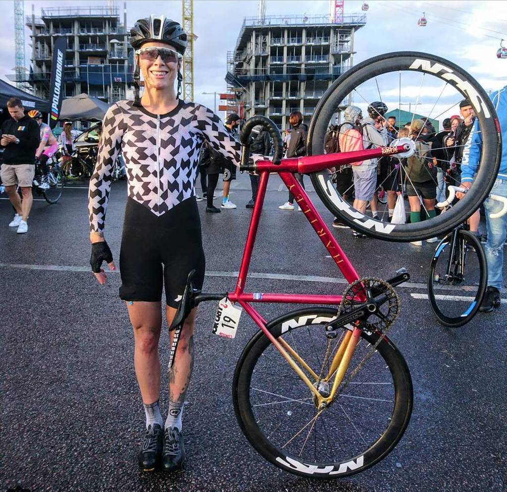 HartleyCycles's tweet photo. Huge 👏2 #HartleyCycles Ambassador @_julietelliott 4 staying upright in @redhookcrit’s stormy💦  race and also takin… https://t.co/ffuC2w2iph https://t.co/TvKGtuETkC