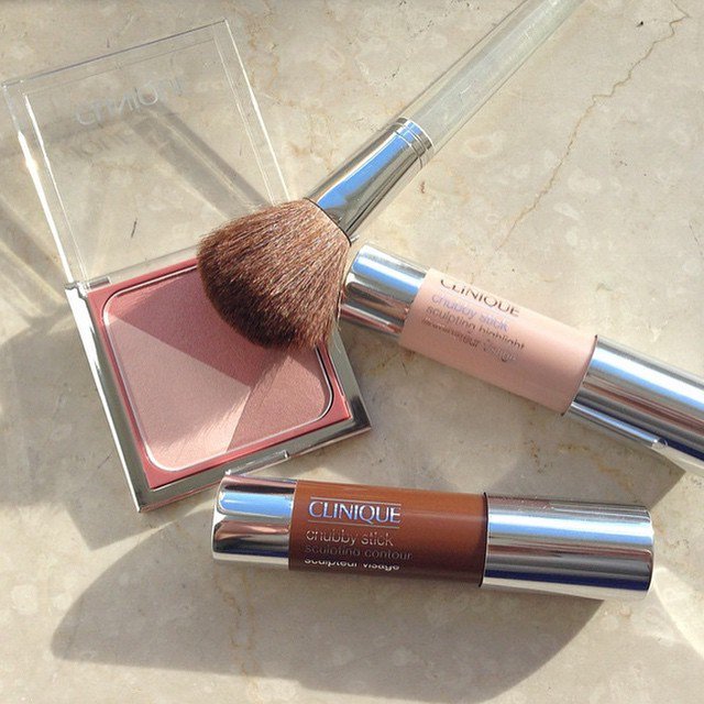 CliniqueMexico's tweet photo. Resplandece por todo lo alto con la luz de #ChubbyStick Sculpting Highlight. Fácil de aplicar, difícil de ignorar. https://t.co/8QeO149uC2