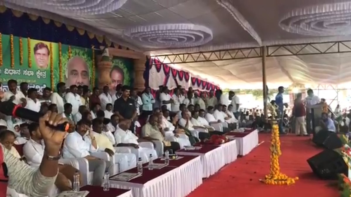 jds_hdk's tweet photo. ಮೈಸೂರಿನ ಹುಣಸೂರಿನ ಜನತಾ ದಳದ ಸಮಾವೇಶದಲ್ಲಿ ಕುಮಾರಣ್ಣ ಭಾಗಿಯಾಗಿದ್ದರು.
We need 2 support &amp; join our hands 2 contribute in making @nammahdk as Nxt CM. https://t.co/Zx6xK4Gg1f