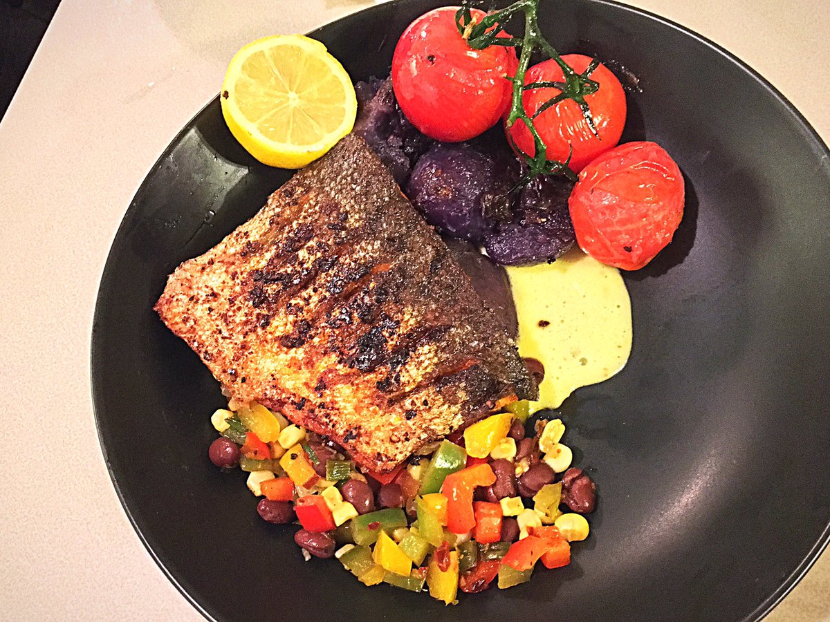NapiChulo's tweet photo. A wholesome meal for a wholesome man. 🙃

#WholesomeBruhzWhoCook
#SingleMenWhoCook
#SingleBlackMenWhoCook https://t.co/3ioIKnTyXg