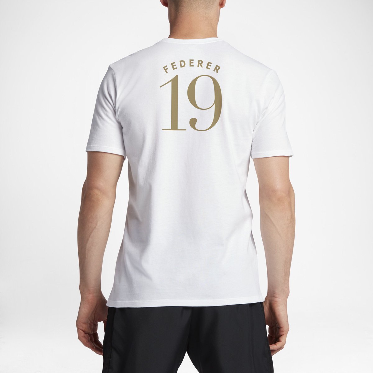 FedererFan07's tweet photo. Hi @Nike @NikeSupport @nikestore, Many are asking about #Federer19 t-shirt availability in the US. @NikeCourt has been AWOL. Can you help? https://t.co/Y1GB65zUIo