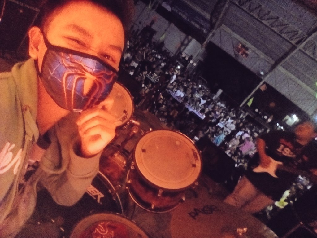 xLitelin's tweet photo. awesome crowd over there 😘 thank you San Cristobal 😘💪 for letting us to join the competition #Spidey #LiteB #drumshero #Treble😘💪 https://t.co/27Qutoe9vl