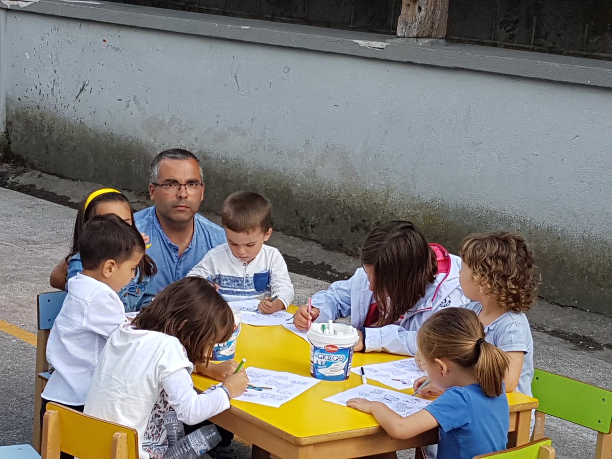 GarbineIspaster's tweet photo. Santija egunean Ispasterreko frontoian umeentzako jolas ezberdinak https://t.co/5MsqONzJWL