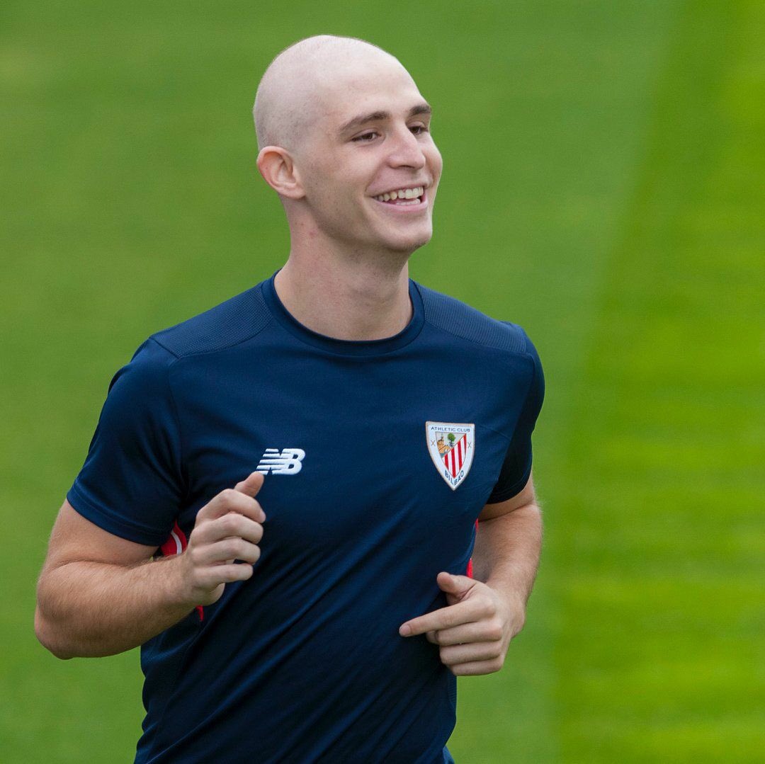 JuliCV7's tweet photo. Hay sonrisas y sonrisas... Y esta es muy 🔝
Enhorabuena @yerayalvarez4, al @AthleticClub y a toda su Familia y allegados.
⚽️❤️⚽️ https://t.co/aeMg03qTuB