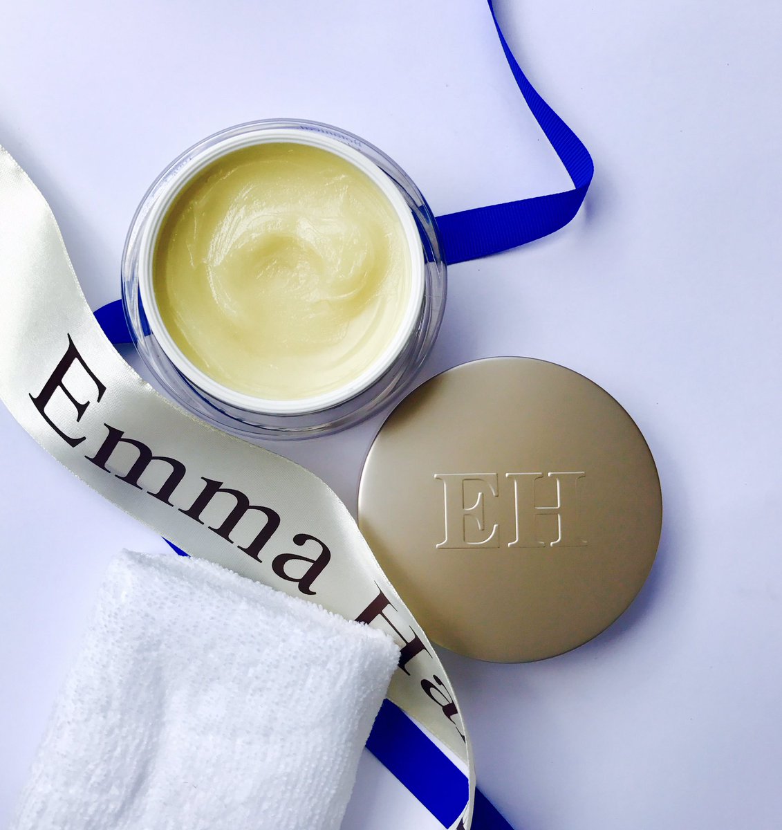 ClareFordePR's tweet photo. #tuesdaytreat 💙 Nothing like unwrapping a new pot of @EmmaHardieUK Moringa Cleansing Balm ☺️ Bliss! #amazingface #moringabalm #luxurious https://t.co/dPc6WalNgb