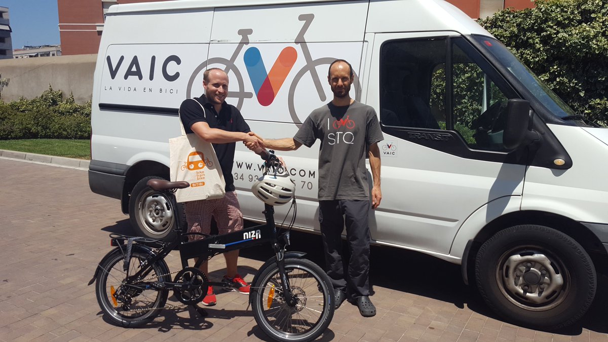 BiTiBiCat's tweet photo. En Pau, guanyador d'una bici elèctrica plegable al sorteig fet entre usuaris #BiTiBi #pssjd @FGC @AjSantBoi @biketrainbike @_vaic_ https://t.co/Ejlm7raSfH