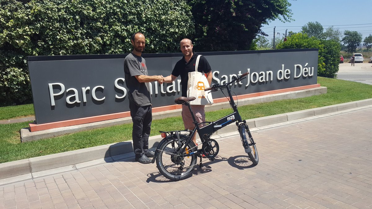 BiTiBiCat's tweet photo. En Pau, guanyador d'una bici elèctrica plegable al sorteig fet entre usuaris #BiTiBi #pssjd @FGC @AjSantBoi @biketrainbike @_vaic_ https://t.co/Ejlm7raSfH