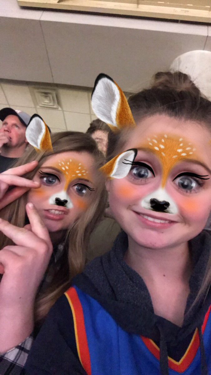 Jaycieoz's tweet photo. Happy birthday to my bff!!! Love you🎉💛💕🤘🏻😇 https://t.co/cKsltKAaRl