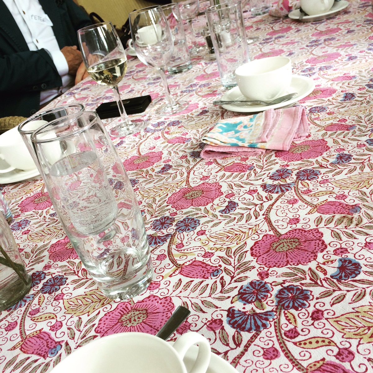 PortiaGreen's tweet photo. All the pretty things...... Business Networking Lunch @Langarhallhotel #fabulous as always @MeerkatTelemark @EverySweetHome we loved it 😊💐 https://t.co/FJqInelFUx