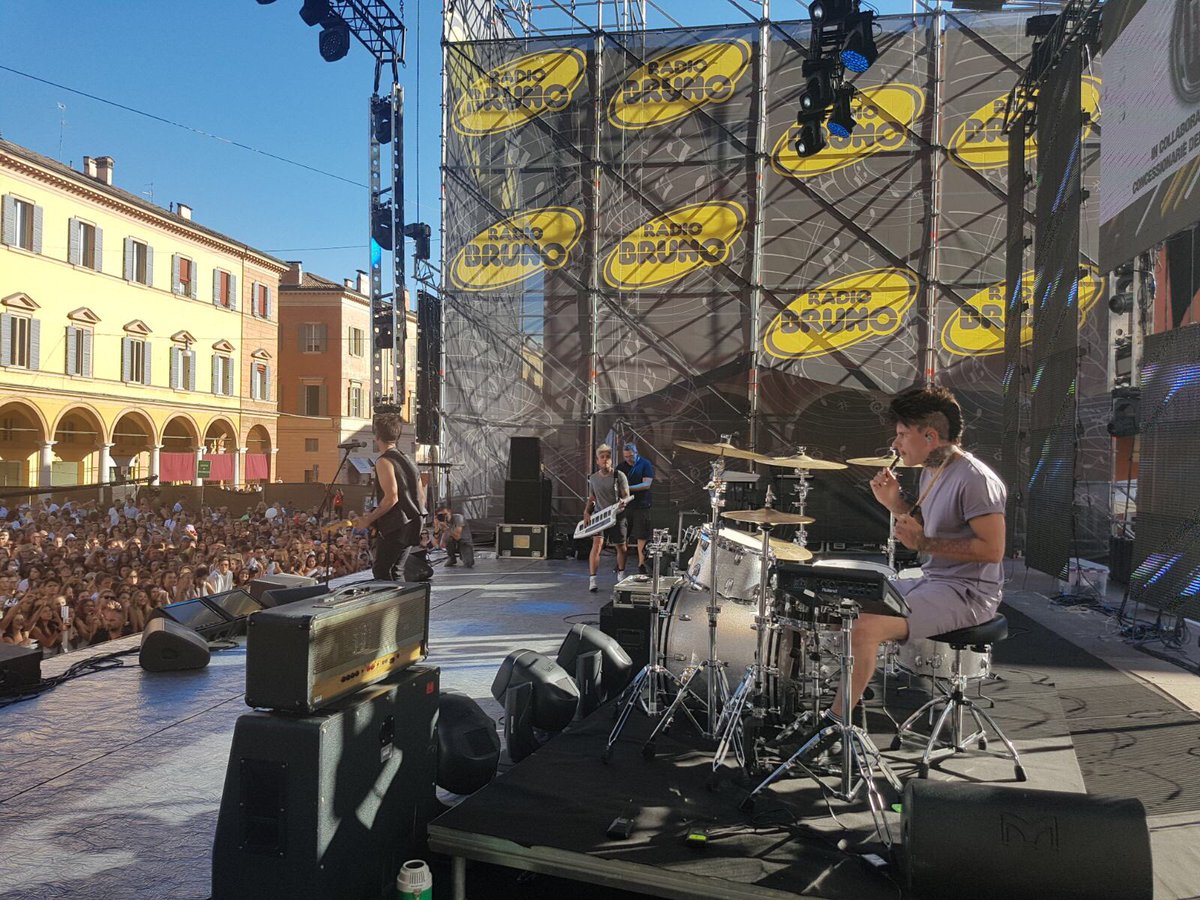 TheKolors's tweet photo. Prove fatte! #Modena sei super 🤘 A stasera ragazzi #RadioBrunoEstate #Crazy https://t.co/vbpWOUD6ft