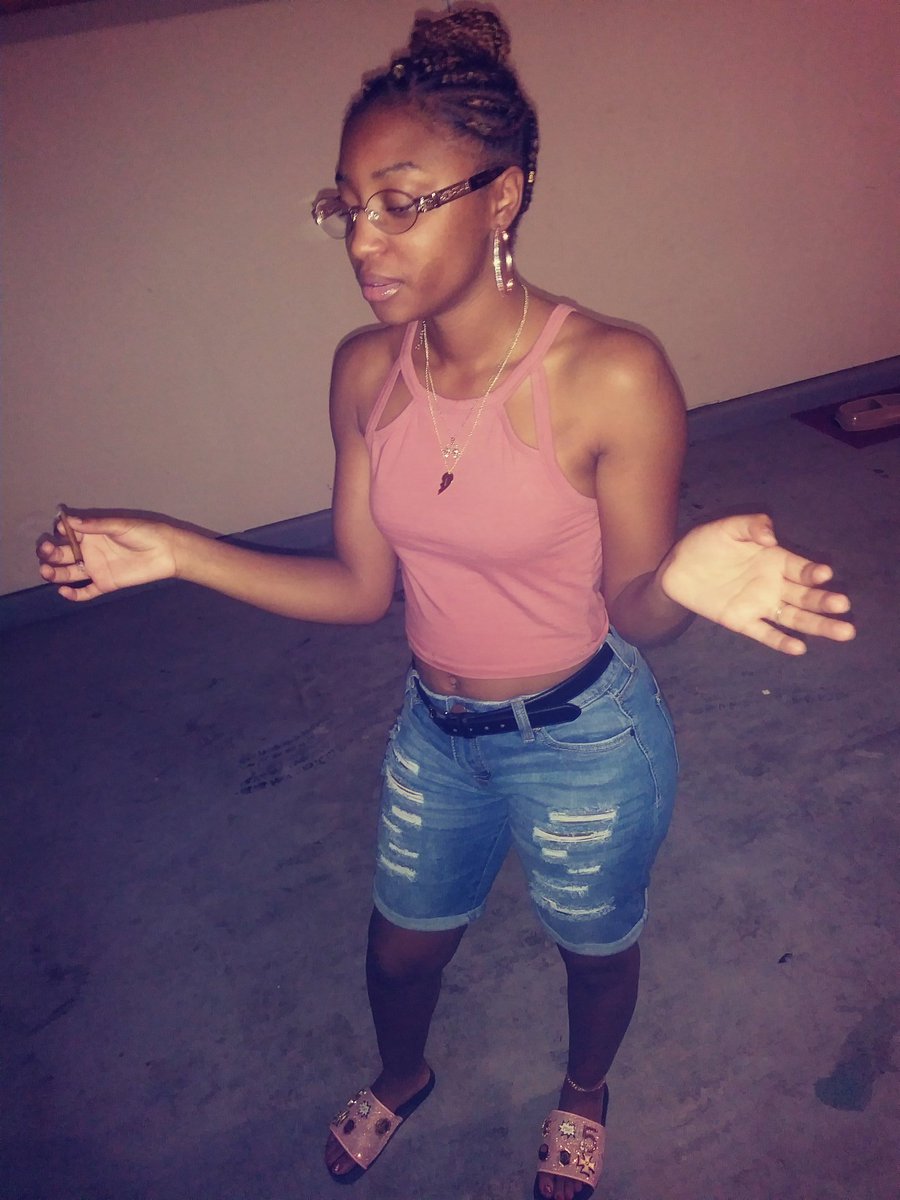 NikaKiona's tweet photo. Y'all need to just say yes you have qualified for #ThickGirlTwitter https://t.co/D41ACn8kk0