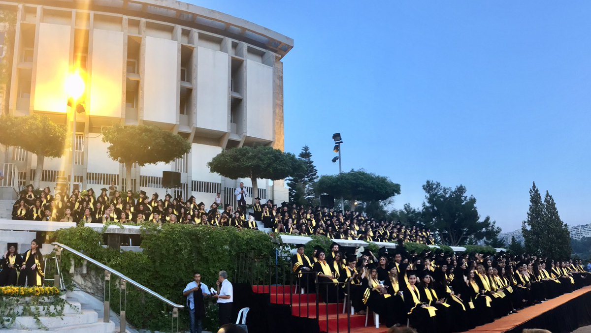 USJLiban's tweet photo. #EnDirect- Remise des diplômes aux étudiants de la #FLSH #FSEdu #FdL #FSR #ILO #ELFS #ILE #IESAV #ETIB #ISSR #IEIC
#USJPromo2017 https://t.co/fTmzA6LXGj