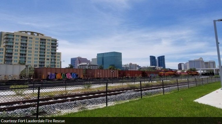 A train struck a man in Fort Lauderdale bit.ly/2uxM1Gw https://t.co/jBctRZp4vF