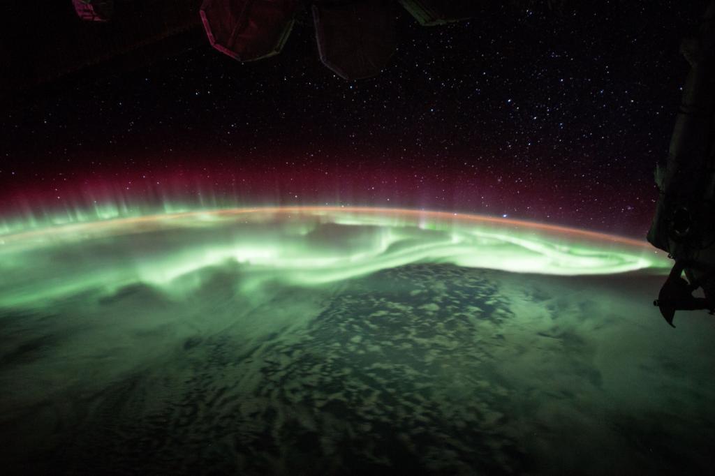 NASA's tweet photo. From his vantage point aboard @Space_Station, @Astro2fish shared photos of this glowing green aurora: https://t.co/DASBs45V0b https://t.co/sLcriRdEuN