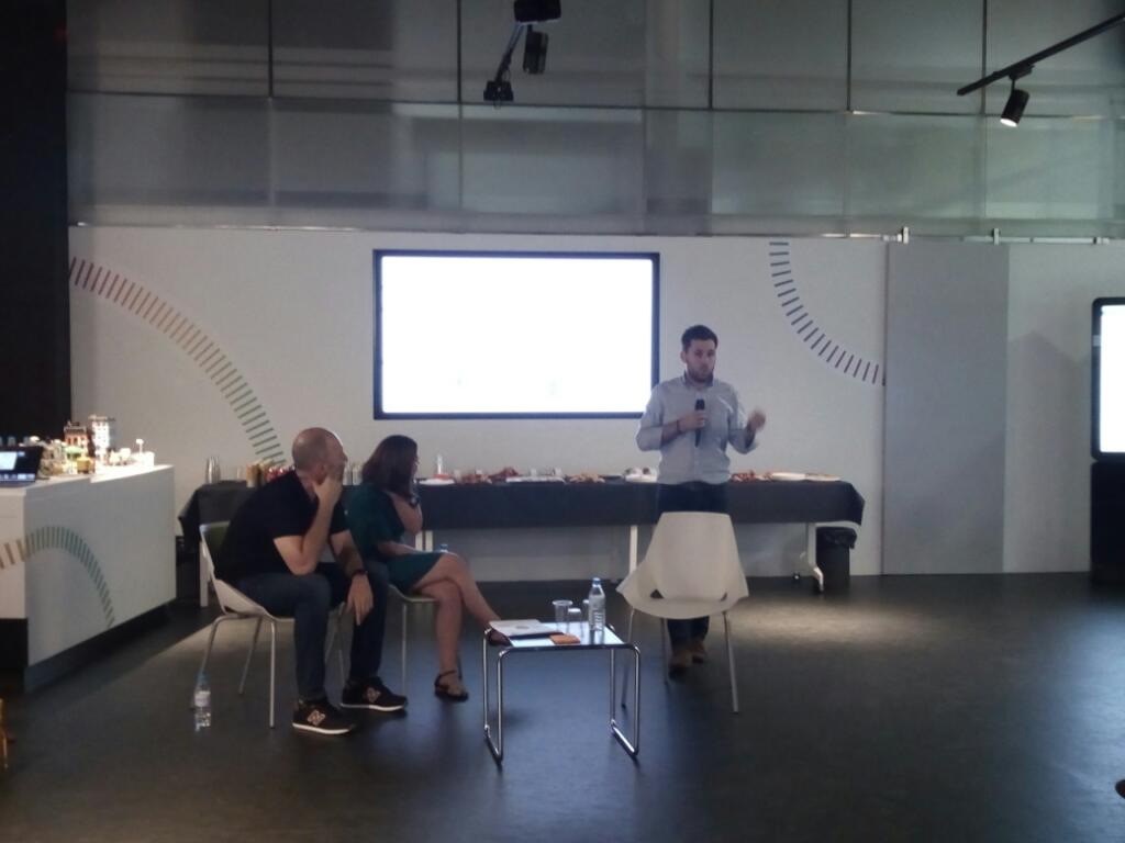 rafacilisimo's tweet photo. Da gusto escucharles @Vazquez__Juan @lugonlo #meetup #ineco @PrimeXbyFUE https://t.co/50V5uXt48k