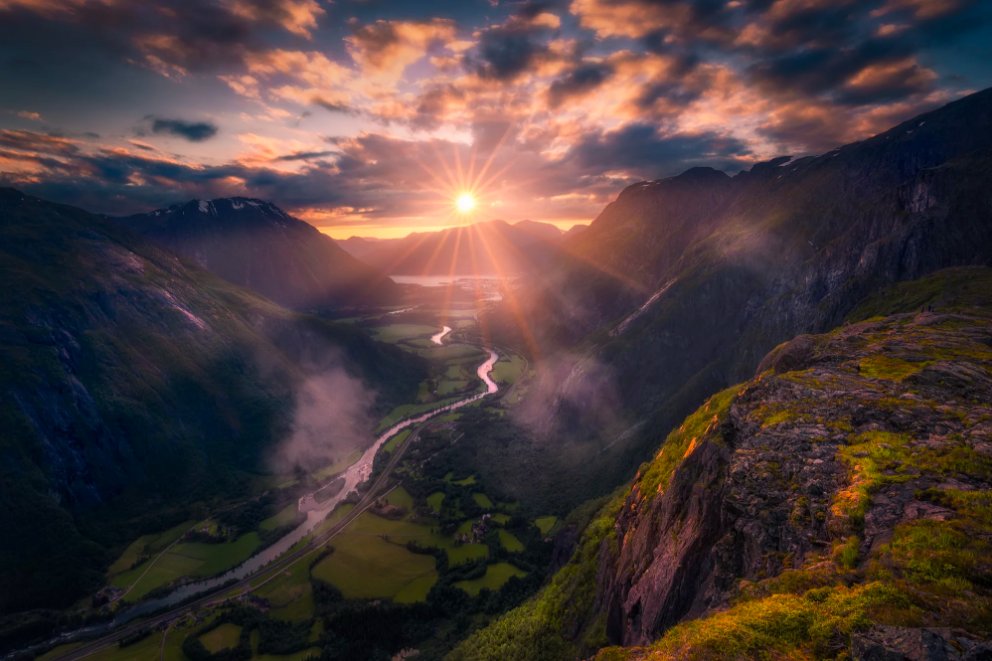 Good morning! "Vista" by Ole Henrik Skjelstad. #landscapephotography #Norway #TravelTuesday #travelphotography #naturephotography #sunset