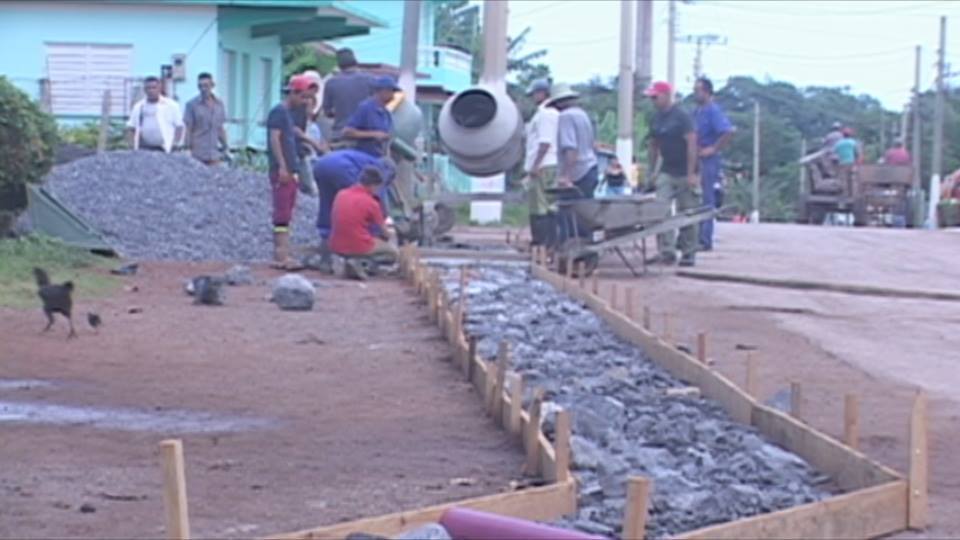 Construcción d aceras en el Consejo Popular Santa Lucía,  Minas #PinarEn26 #Cuba #Santiagosiempreen26 #FidelCastro