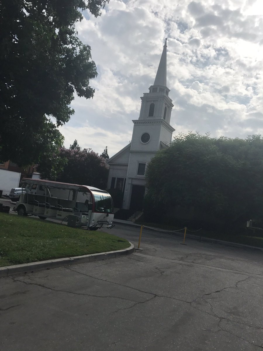 courtneygrim4's tweet photo. Very jealous that my sister is in Cali rn 😭😭#PLLset @kyleighgrim https://t.co/gQtWF2AAbb