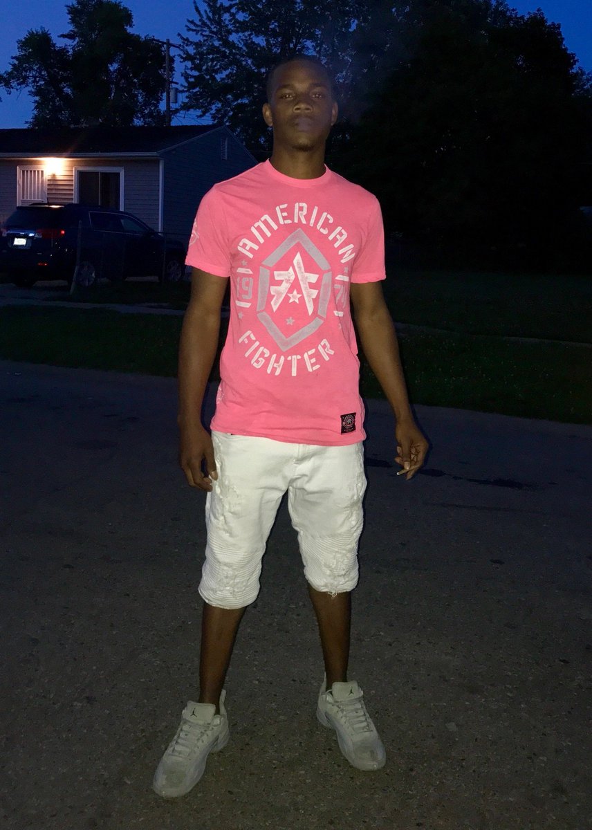 MiaTrell's tweet photo. Lil Nigga When You See Me But I'm Heavy Tho 💪🎲 https://t.co/LAmF4mDVbr