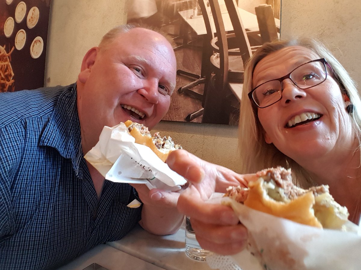 TuffaHektor's tweet image. Swissburger o truffelburger  på Phil's burger såå goood ⭐🌟⭐🌟⭐