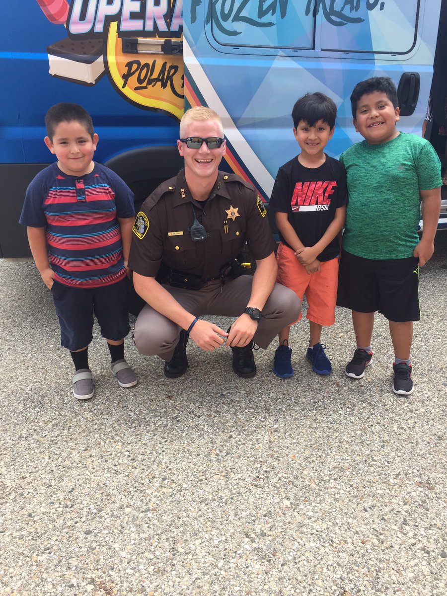 LisaG10615's tweet photo. Thanks @HollandDPS for bringing an ice cream surprise to Summer Migrant School today! The kids loved it! #summermigrantprogram #gowo https://t.co/XTT4SkjlAY