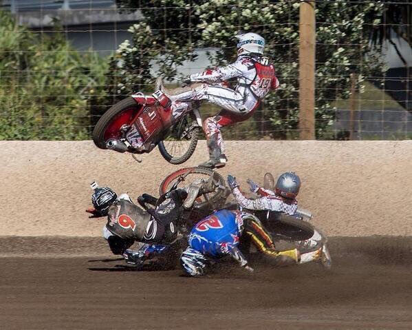SpottedSpeedway's tweet photo. Might just be one of our all time classic favourites #AllPileOn
#SpottedAtSpeedway #HowDidHeGetThere ββΌοΈβοΈ https://t.co/DhZU2i6sVl