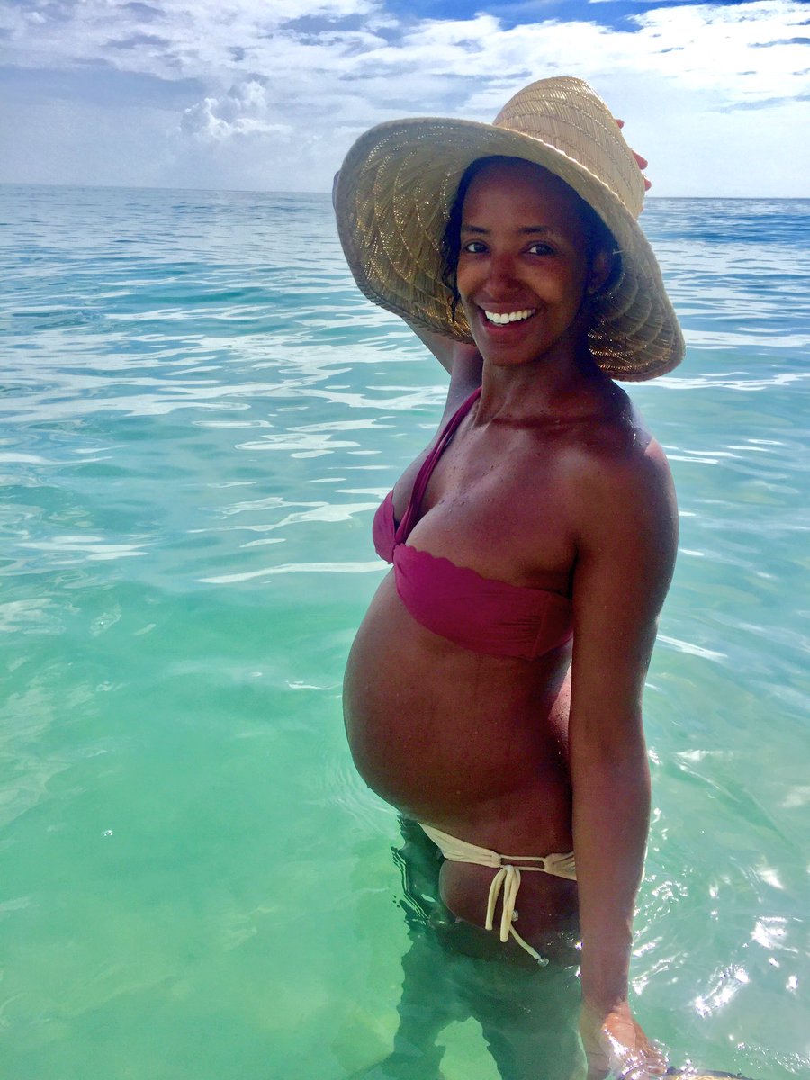 Gaiagurl's tweet photo. ๐ถ๐ฝ#babymoon... when your #beachbump acts as a floation device and you quit shoes ๐ . #pregnancy #thirdtrimester #babybump https://t.co/P4Bs7dBAkB