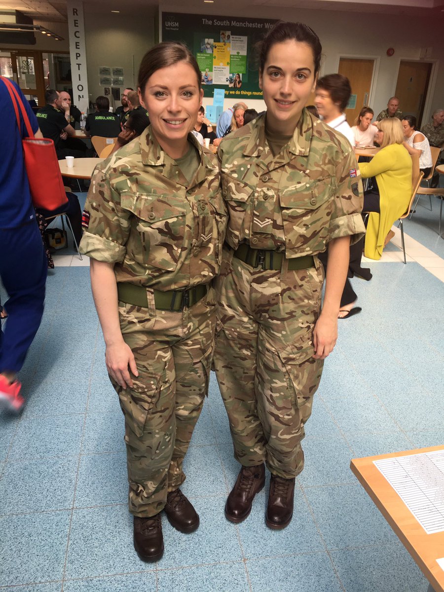 UhsmAcademy's tweet photo. Discussing major incidents to mass casualty @dianeking94 @UHSMnews #youcansavelives #bepreparednotscared
#moggyscoming  #Mrcarmedforces https://t.co/aerxNMZw98