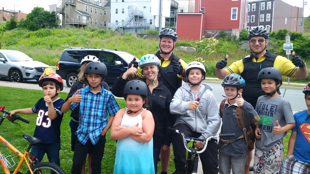 SJPF_CRU's tweet image. Helmet distribution and fitting #SafetyFirst #SocialDevelopement #communitypolicing