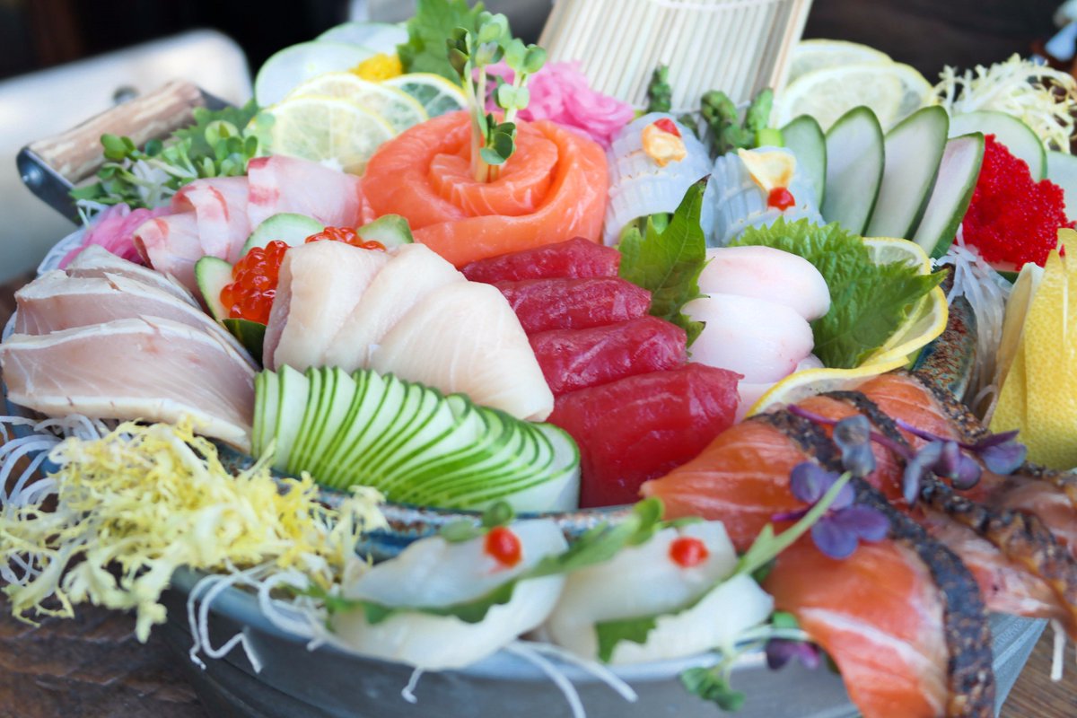 Life is simple and fresh just like #sushi. 🍣#TuesdayThoughts #foodforthought #thekitchen #foodfeast #alwayshungrychi #thrillist #yuzufoodart