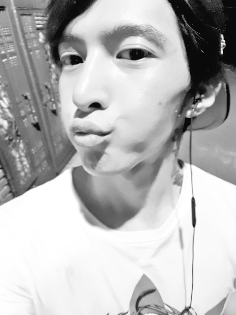 Llffoc's tweet photo. グッドコンディションで会うために
今日も頑張って体力運動を!
#夜明け #運動
#ルキ #looky #dtion #d_tion
#じどり #自撮り #セルカ #セルフィー https://t.co/XYZHU1x2wt