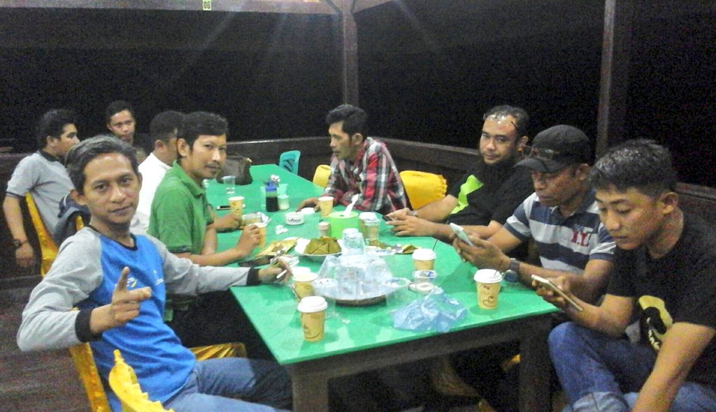 Menerima kunjungan Wakil Bupati Selayar brsm <a href="/KendariKreatif/">IG: kendarikreatif</a> kami sharing program pengembangan Ekonomi Kreatif diKabupaten Kepulauan Selayar