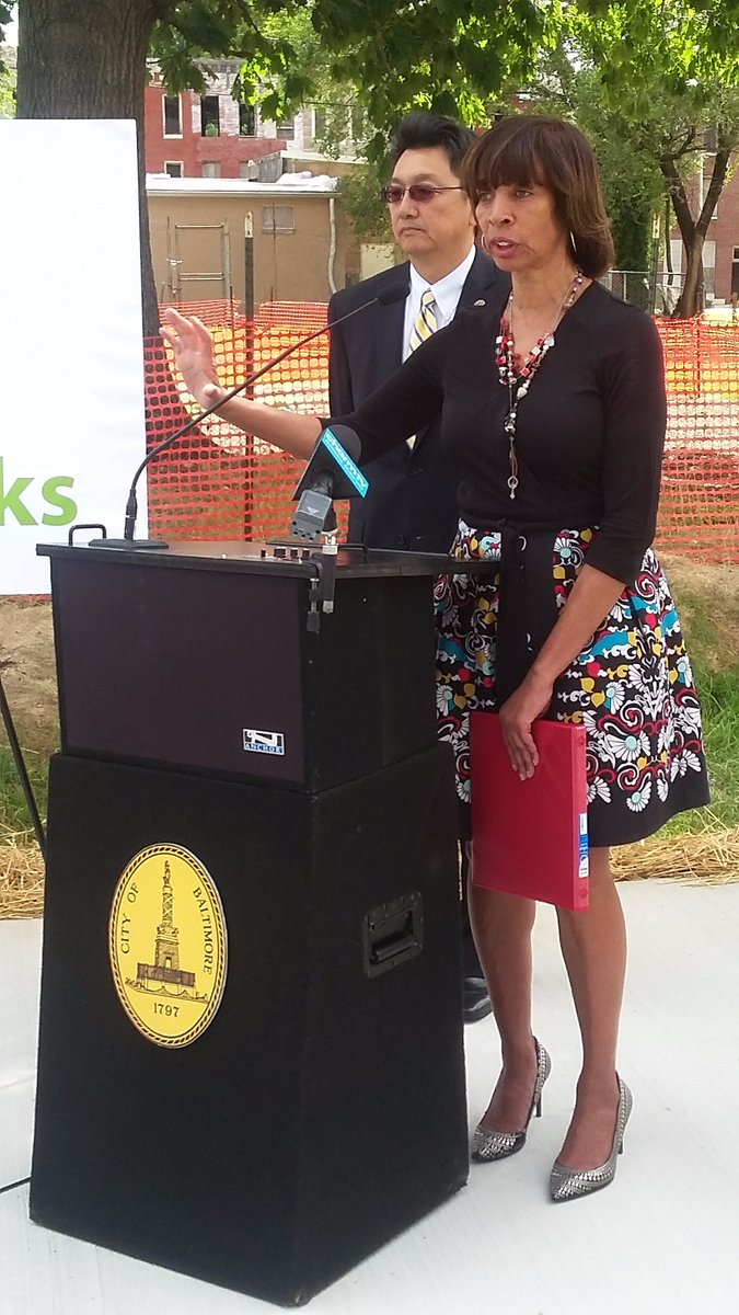 BCGC's tweet photo. Today @MayorPugh50 @BaltimoreDPW​ &amp; other public officials helped us celebrate our new Stormwater Technician Training​! 1st in MD #SWMjobs https://t.co/uRRD49mpXc