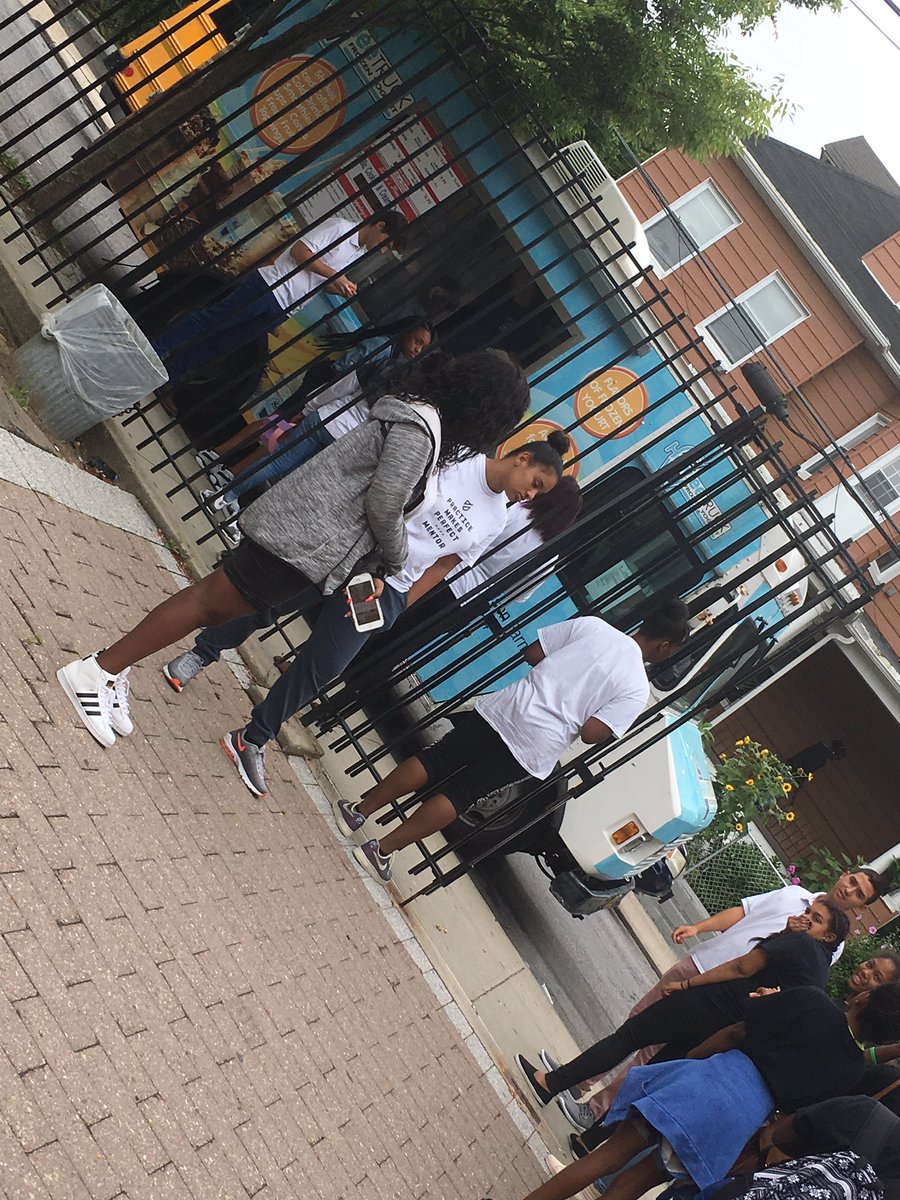 awillteach's tweet photo. When the ice cream truck pulls up &amp; blesses the squad #PMP53 @PMPUSA @BrianPiccolo53 @mr_antonacci @SASFNY https://t.co/OeHOl2kfwK