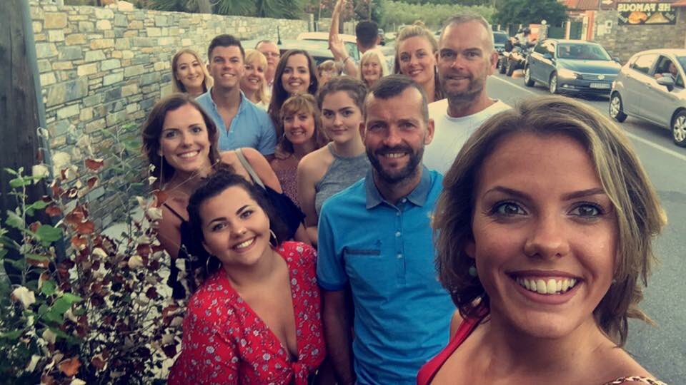 Flashcroft_1's tweet photo. Family holiday for 16 in Skiathos. #busy #fun #nextoneisfor2 😂 https://t.co/06pvQZzh5y